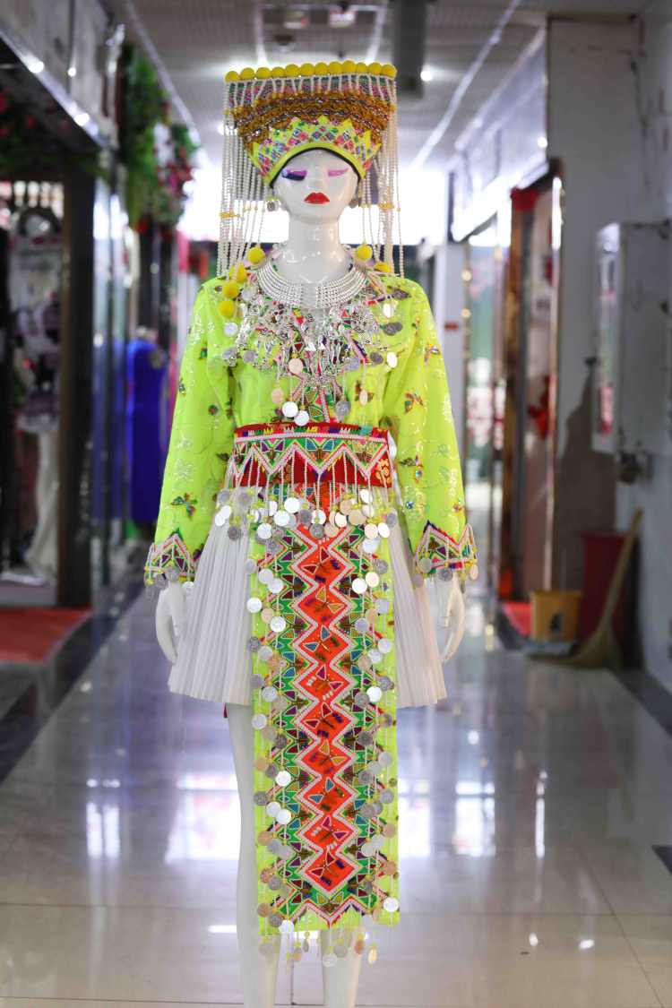 新款【老挝纯手工绣花+中国版硬币】