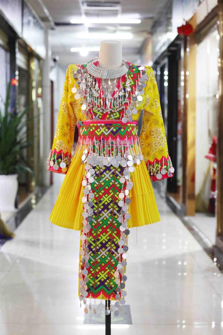 新款【老挝纯手工绣花+中国版硬币】