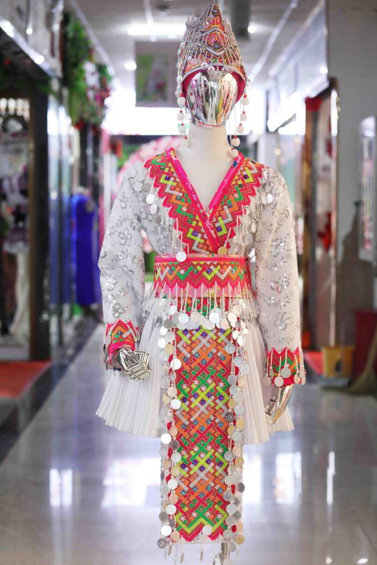 新款【老挝纯手工绣花+中国版硬币】