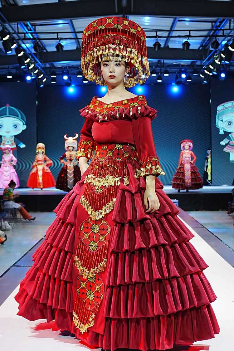 亿户苗家【文裳之旅】中国版绣花婚纱款03