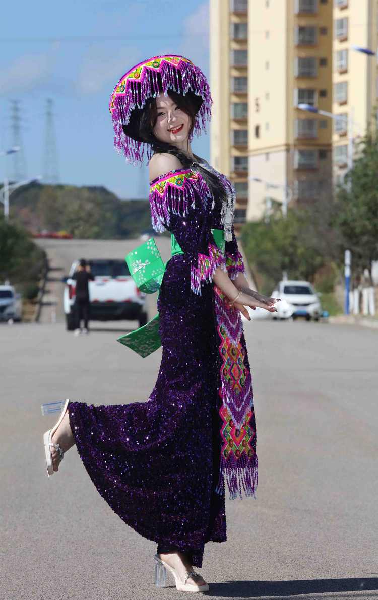 一字肩存手工绣花包裙款04