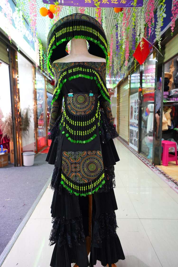 绿色长款一字肩