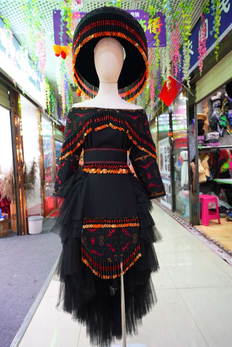 黑色长款一字肩